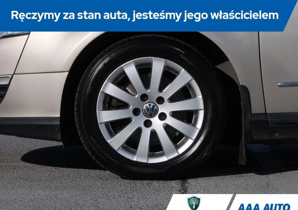 Volkswagen Passat cena 14000 przebieg: 249470, rok produkcji 2005 z Bielsko-Biała małe 254